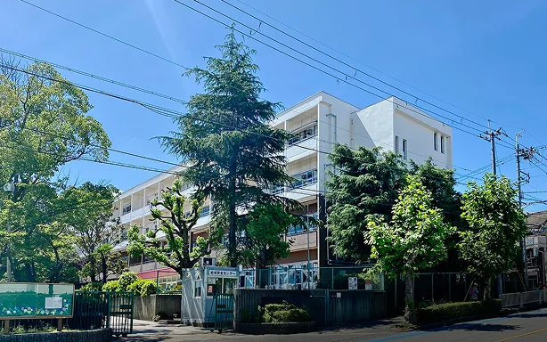 箕面市立萱野東小学校